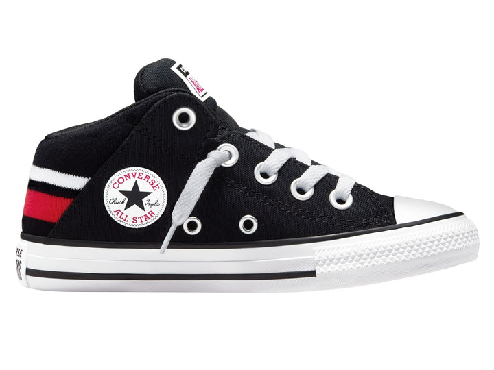 Tenis Converse Chuck Taylor All Star Axel Mid color negro con suela blanca y franja roja en el talón.