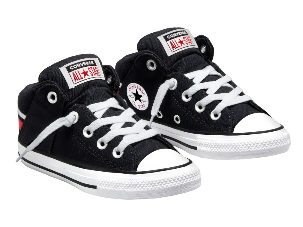 Tenis Converse Chuck Taylor All Star Axel Mid color negro con suela blanca y franja roja en el talón.