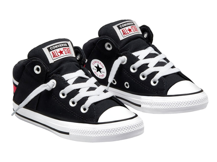 Tenis Converse Chuck Taylor All Star Axel Mid color negro con suela blanca y franja roja en el talón.