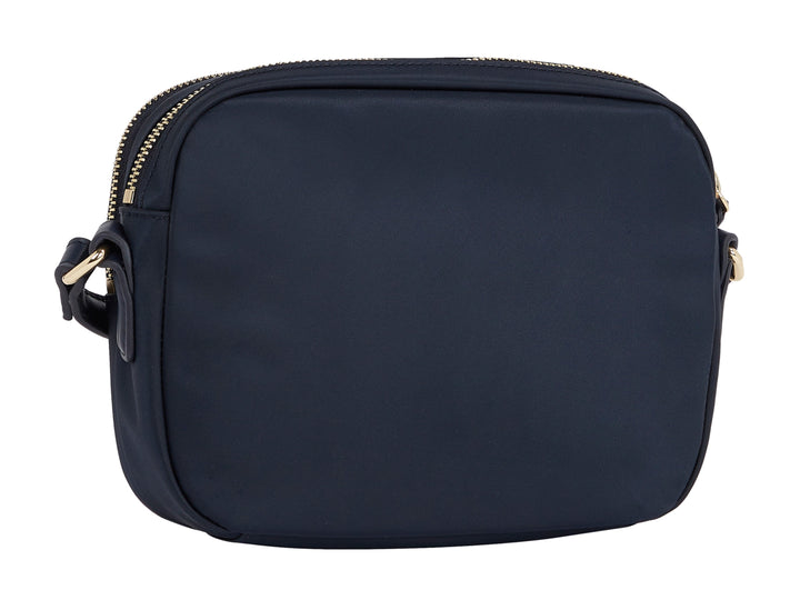Bolsa pequeña Tommy Hilfiger color azul marino con herrajes y logotipo dorado.