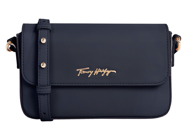 Bolsa rectangular color azul marino con detalles y logotipo en dorado de Tommy Hilfiger.