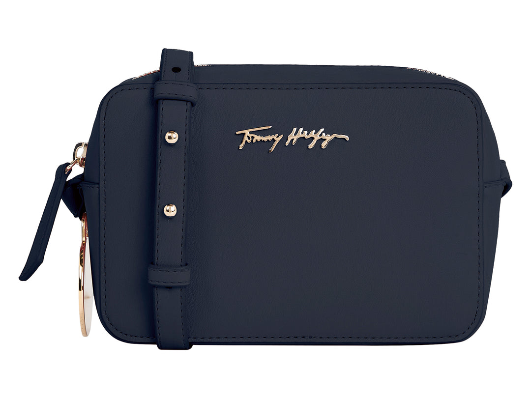 Bolso pequeño Tommy Hilfiger en color azul espacio con logotipo y detalles metálicos en dorado.