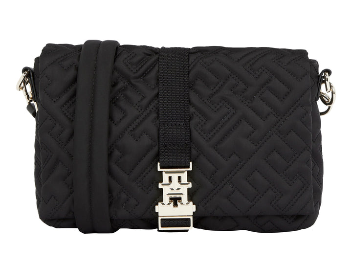 Bolso bandolera negro acolchado con cierre metálico plateado.