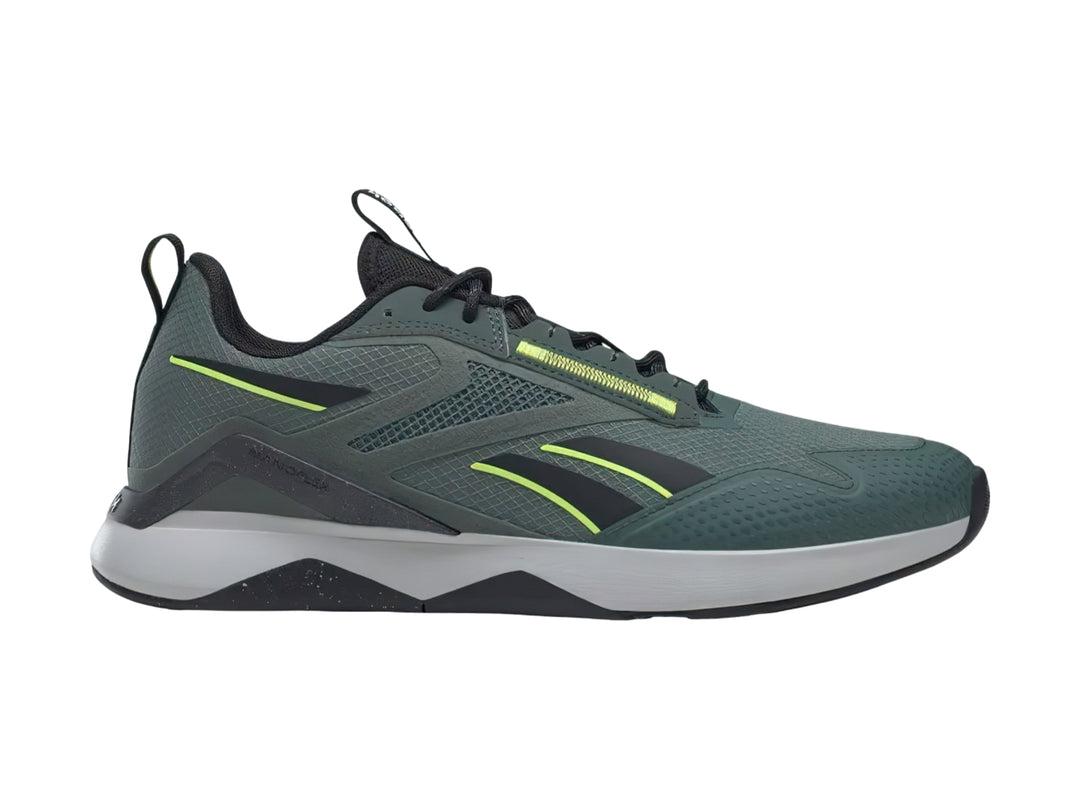 Tenis deportivos Reebok Nanoflex Adventure en color verde oscuro con suela gris y detalles en negro y verde lima.