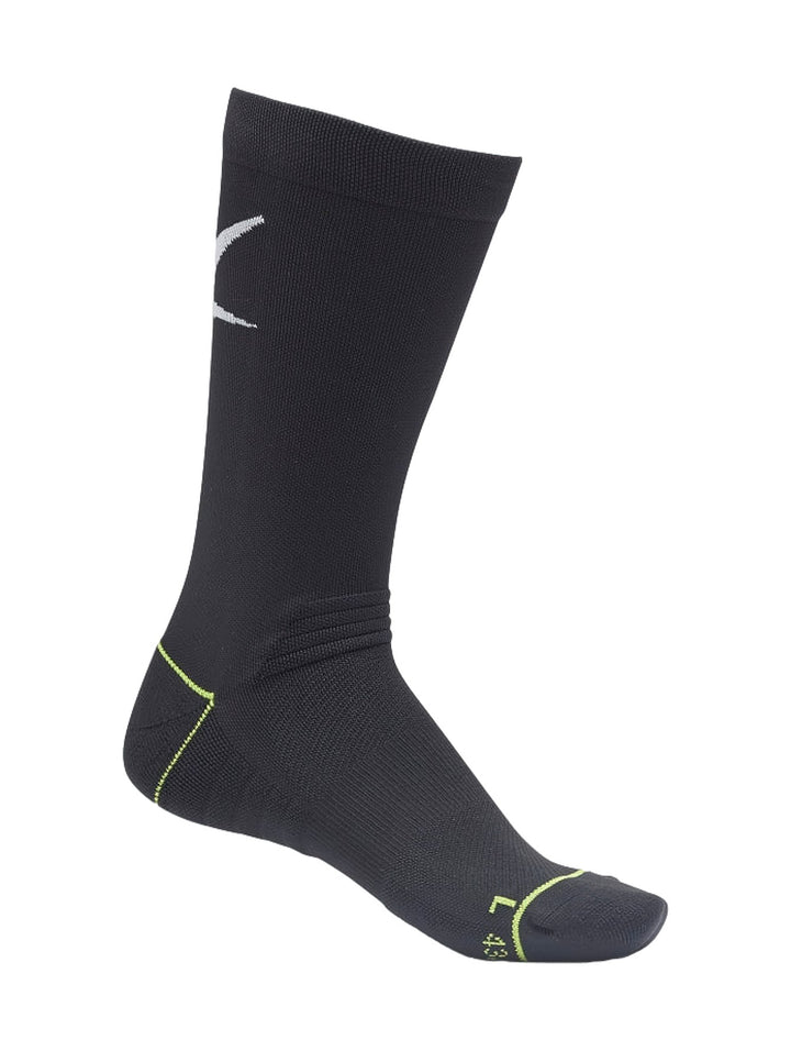 Calcetín deportivo Reebok color negro con detalles en amarillo neón y logotipo blanco.