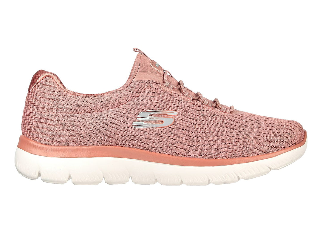 Tenis deportivos Skechers color rosa oscuro con suela blanca y tejido transpirable.