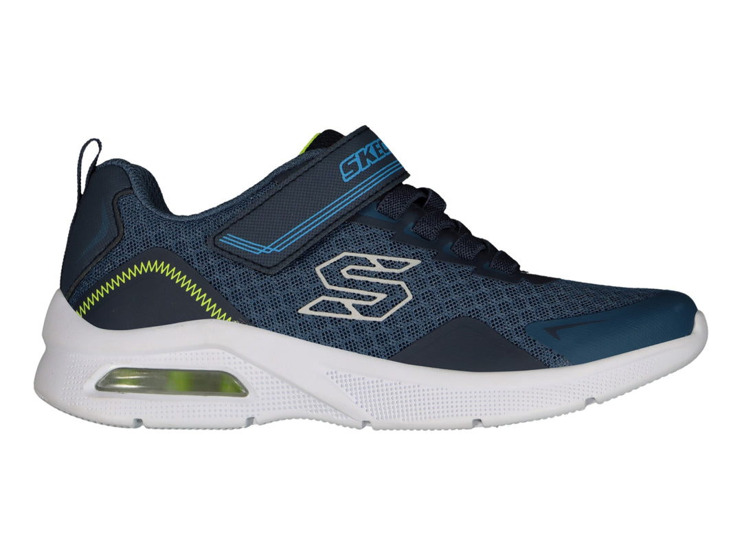 Tenis deportivos Skechers color azul con suela blanca y detalles en verde lima, cierre de correa y agujetas.