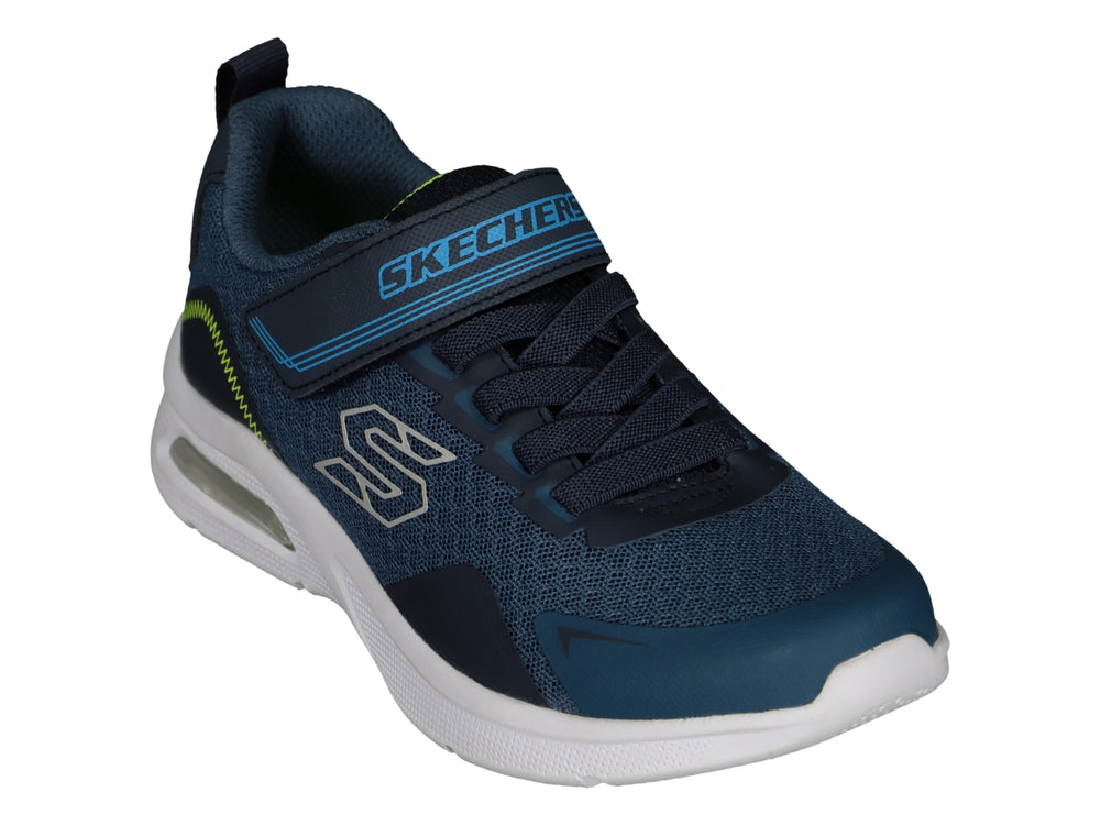 Tenis deportivos Skechers color azul con suela blanca y detalles en verde lima, cierre de correa y agujetas.