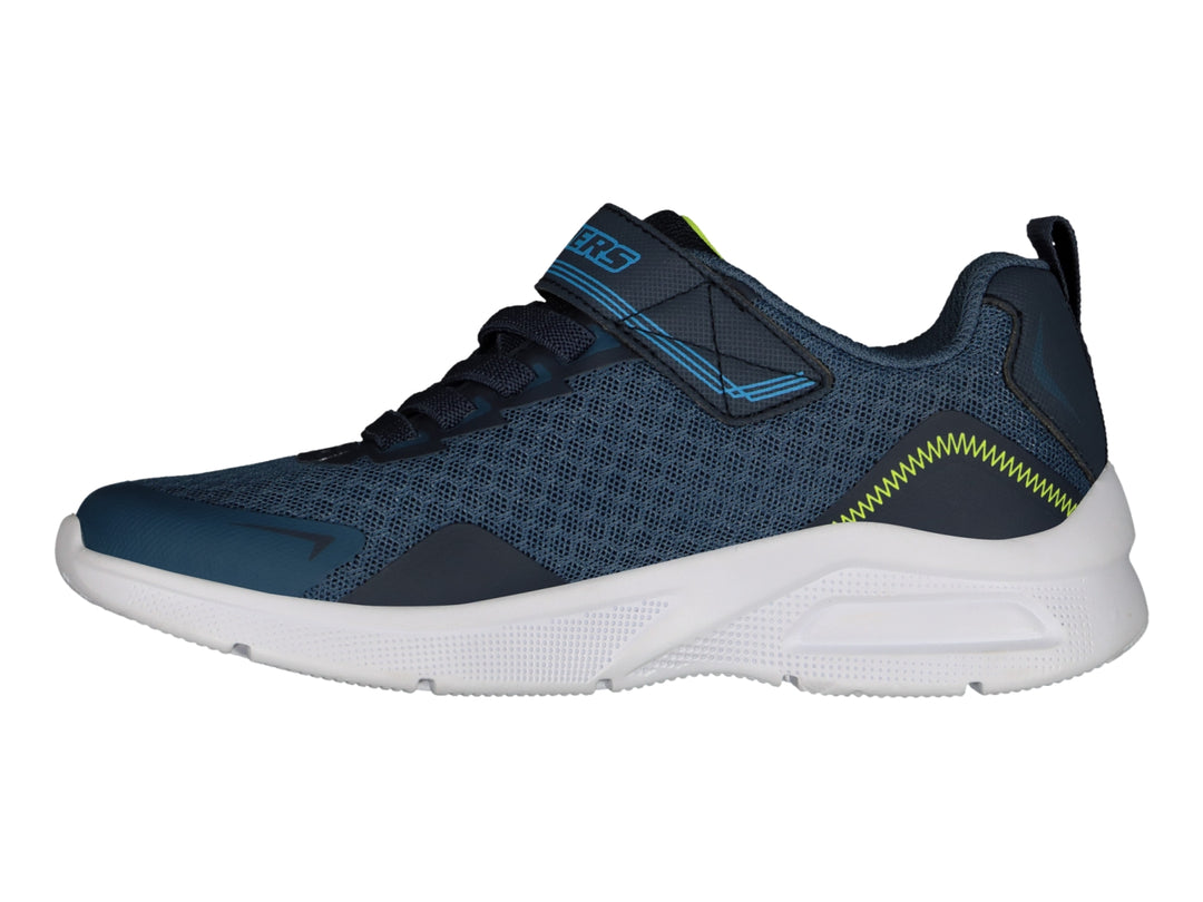 Tenis deportivos Skechers color azul con suela blanca y detalles en verde lima, cierre de correa y agujetas.