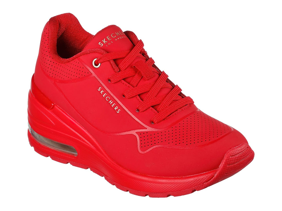 Tenis deportivos Skechers color rojo intenso con cámara de aire visible en el talón y suela robusta.