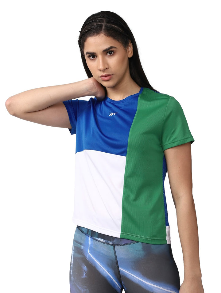 Camiseta deportiva Reebok de bloques de color azul, blanco y verde para mujer.