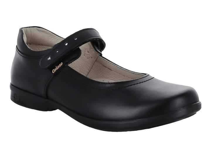 Zapato escolar negro para niña con correa ajustable y punta redondeada.