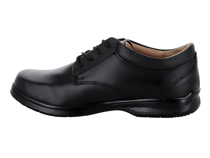 Zapato infantil de cuero negro con agujetas y suela negra.