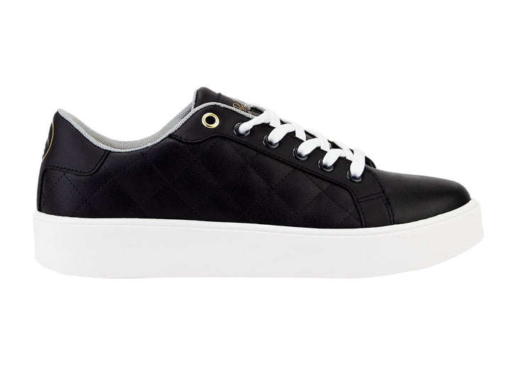 Tenis Penguin color negro con textura acolchada de rombos y suela blanca contrastante.