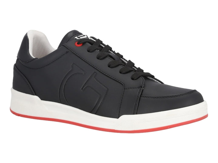 Tenis Guess color negro con suela blanca y detalles en rojo.