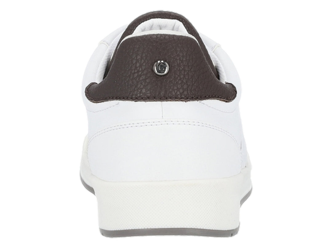 Tenis blancos Guess con detalles en marrón y gris y logotipo G negro en el lateral.