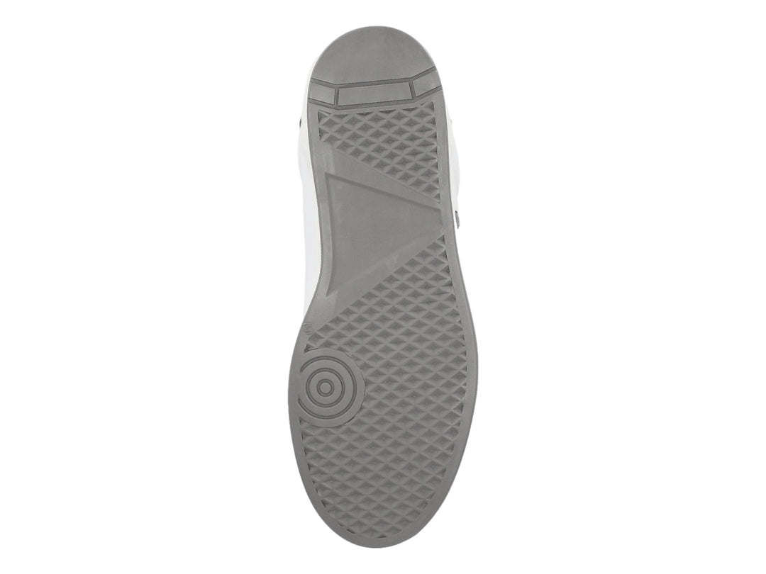 Tenis blancos Guess con detalles en marrón y gris y logotipo G negro en el lateral.