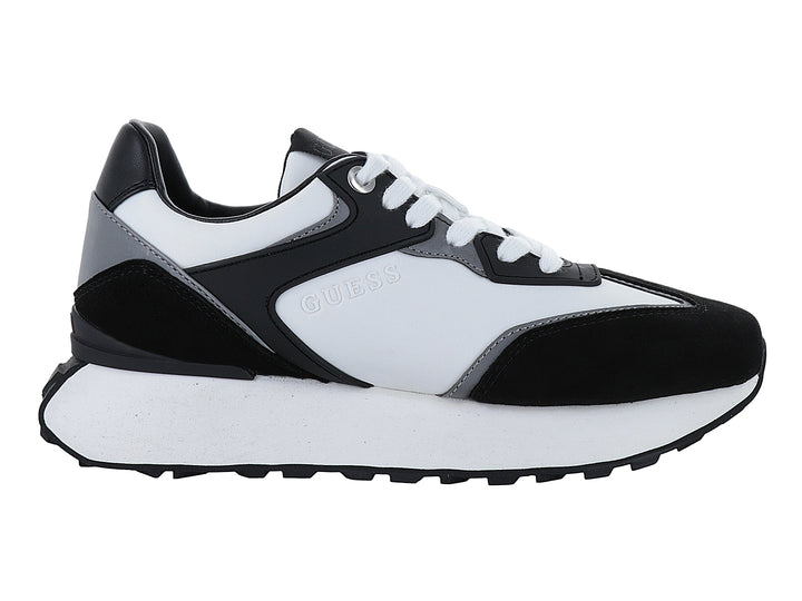 Tenis deportivos GUESS en colores blanco y negro con suela blanca ancha y cordones blancos.