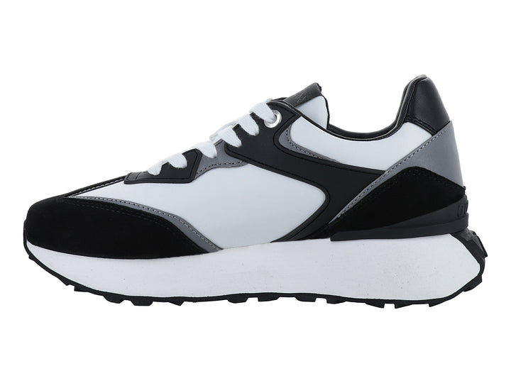 Tenis deportivos GUESS en colores blanco y negro con suela blanca ancha y cordones blancos.