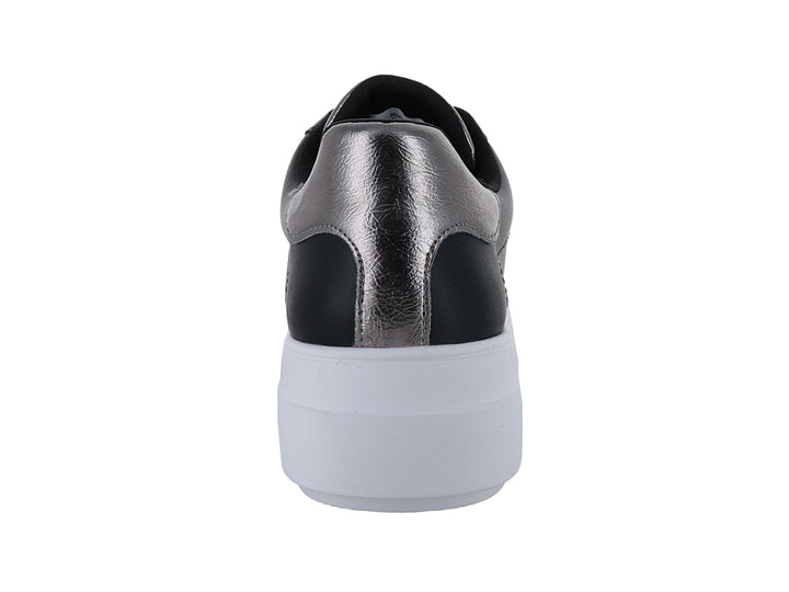 Tenis Westies color negro con suela de plataforma blanca y agujetas negras.
