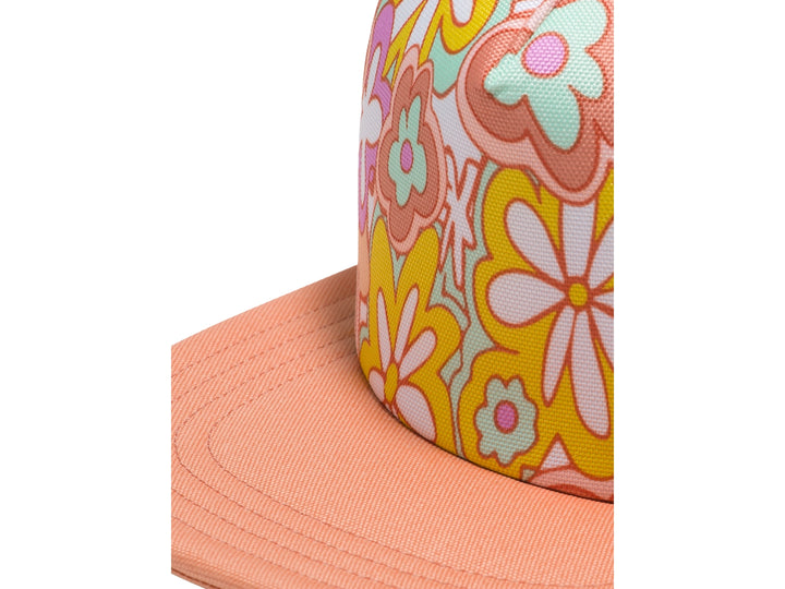 Gorra Vans modelo Trucker Hat II con estampado de flores multicolor y malla naranja en la parte posterior.
