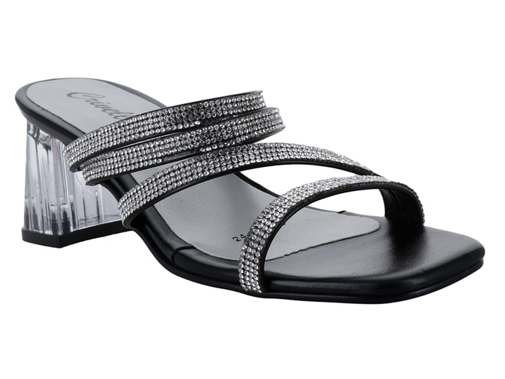 Sandalias negras de tacón cuadrado transparente con tiras decoradas con pedrería plateada brillante.