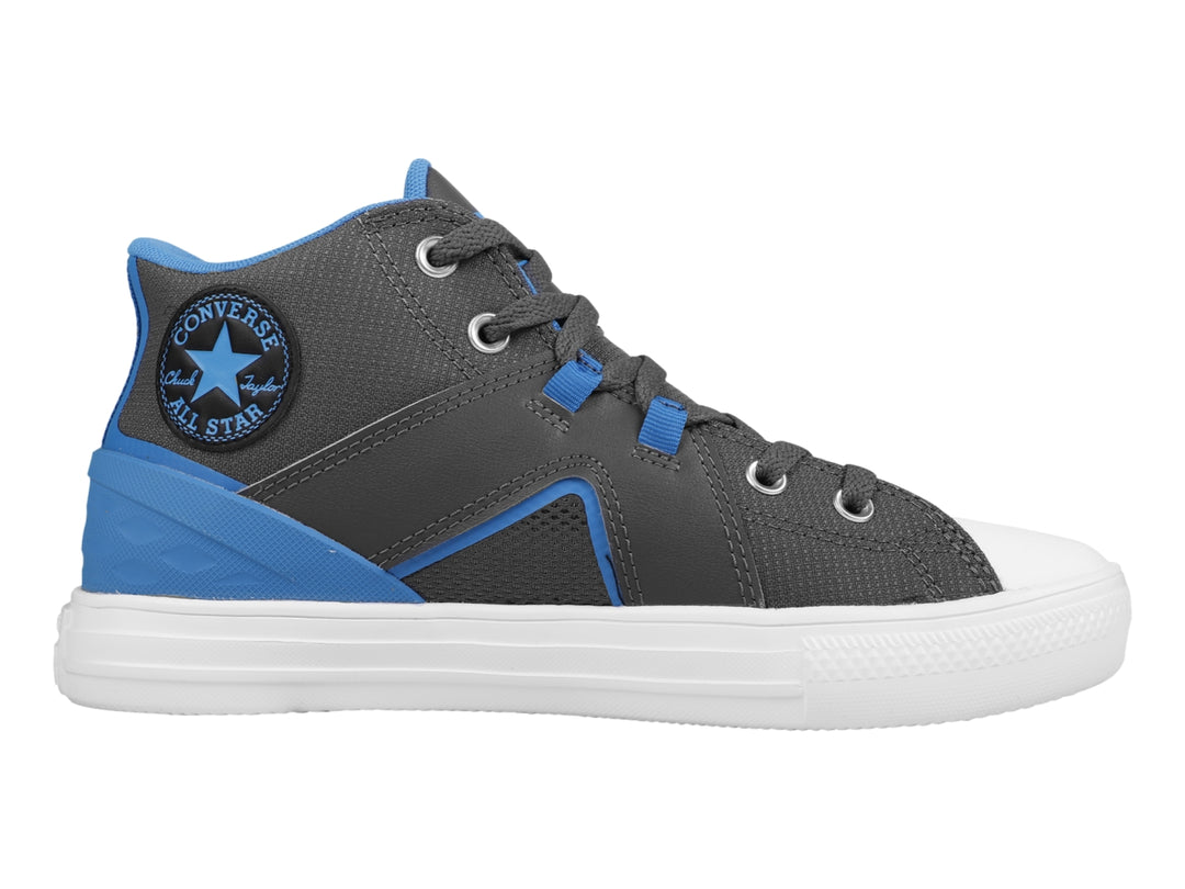 Tenis Converse mid-top color gris con detalles en azul y suela blanca.
