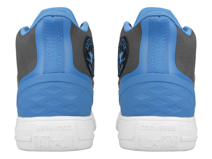 Tenis Converse mid-top color gris con detalles en azul y suela blanca.