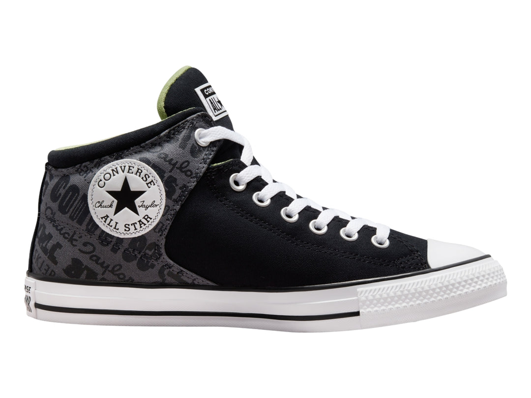 Tenis Converse Chuck Taylor All Star Street Mid en color negro y gris con suela blanca y agujetas blancas.