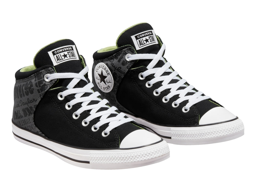 Tenis Converse Chuck Taylor All Star Street Mid en color negro y gris con suela blanca y agujetas blancas.