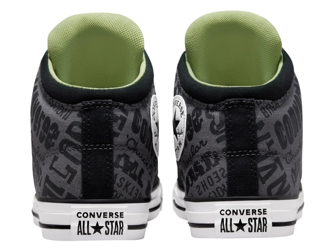 Tenis Converse Chuck Taylor All Star Street Mid en color negro y gris con suela blanca y agujetas blancas.