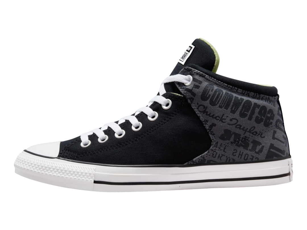 Tenis Converse Chuck Taylor All Star Street Mid en color negro y gris con suela blanca y agujetas blancas.