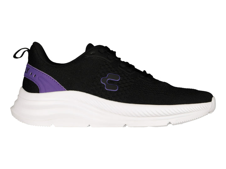 Tenis deportivos Charly color negro con suela blanca y detalles en morado.