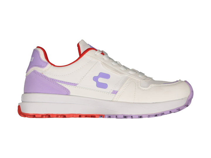 Tenis deportivos Charly color blanco con detalles en lila y rojo.