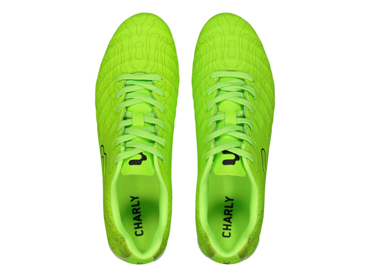 Zapato de fútbol Charly en color verde limón con tacos para pasto natural.