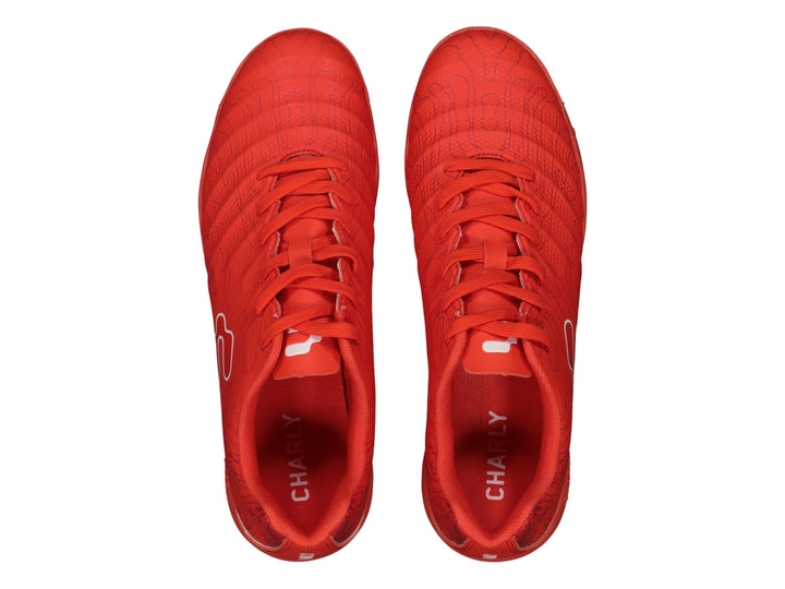 Zapato de fútbol Charly modelo 10 en color rojo con suela para pasto sintético.