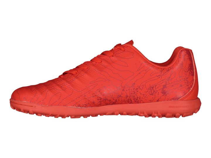 Zapato de fútbol Charly modelo 10 en color rojo con suela para pasto sintético.