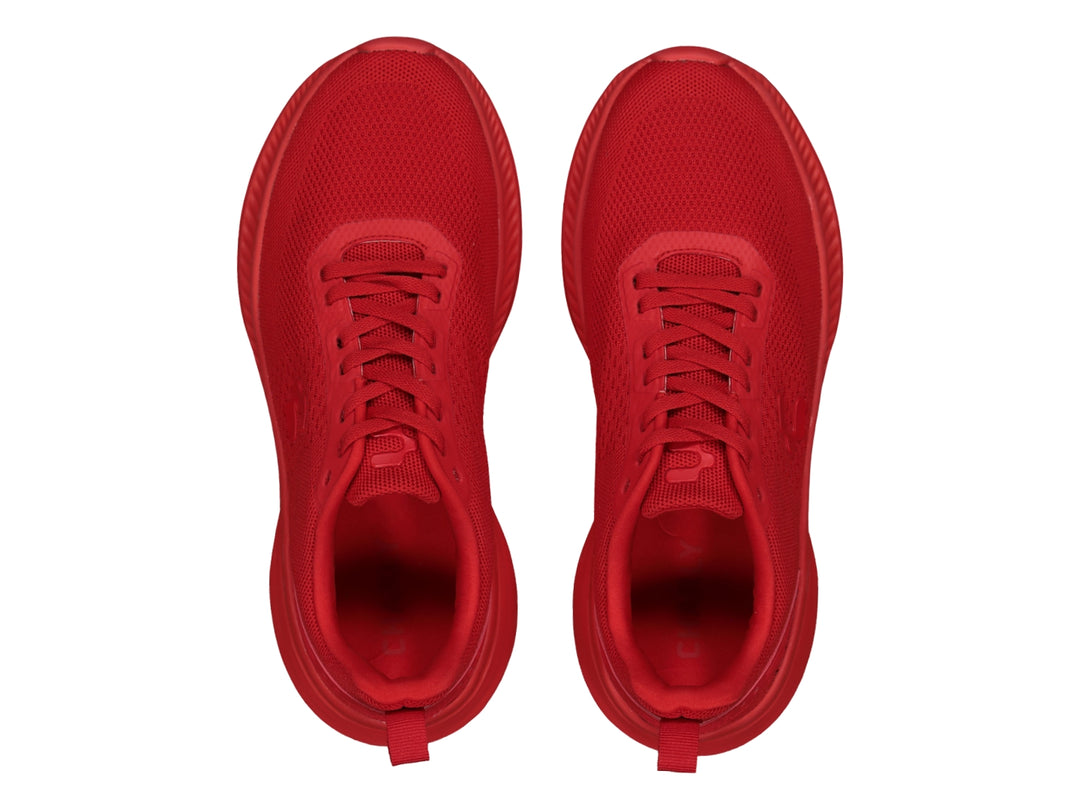 Tenis deportivos Charly de color rojo con suela gruesa y tejido transpirable.