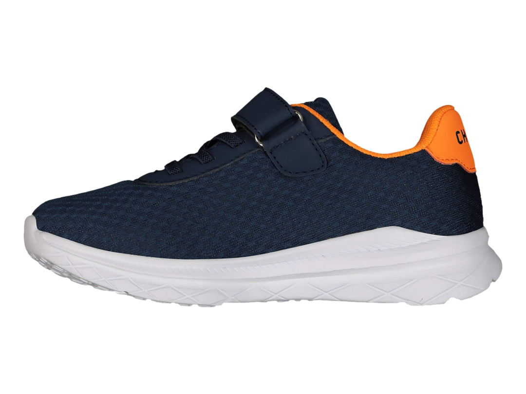 Tenis deportivos Charly para niño en color azul marino con detalles naranjas y suela blanca.