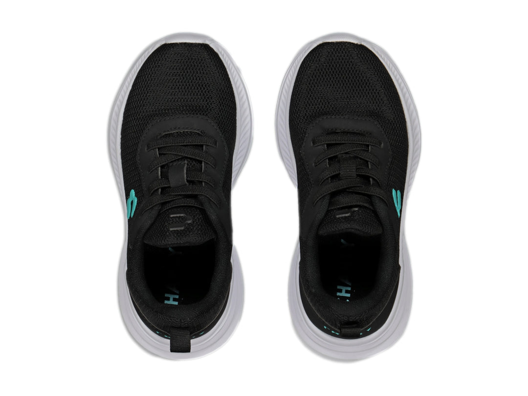 Tenis deportivos Charly en color negro con suela blanca y detalle aqua en el lateral.
