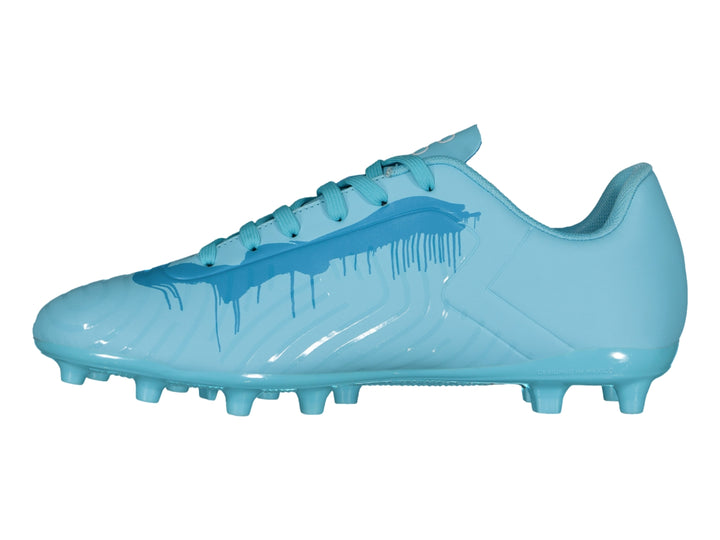 Zapato de fútbol Charly color azul celeste con suela de tacos para pasto natural.