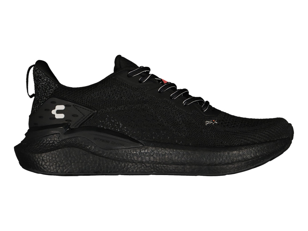 Tenis deportivo Charly color negro con tejido transpirable y suela gruesa.