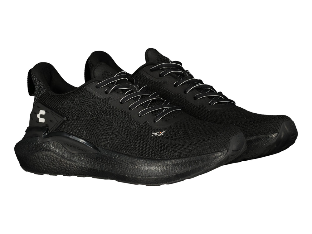 Tenis deportivo Charly color negro con tejido transpirable y suela gruesa.
