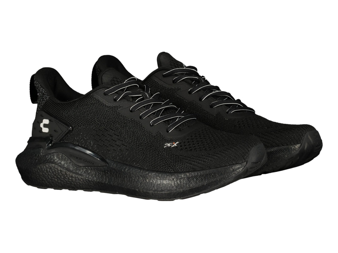Tenis deportivo Charly color negro con tejido transpirable y suela gruesa.