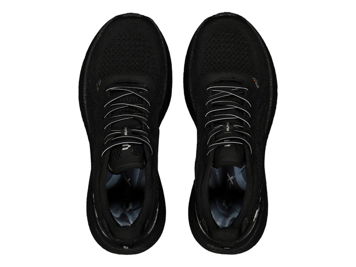Tenis deportivo Charly color negro con tejido transpirable y suela gruesa.