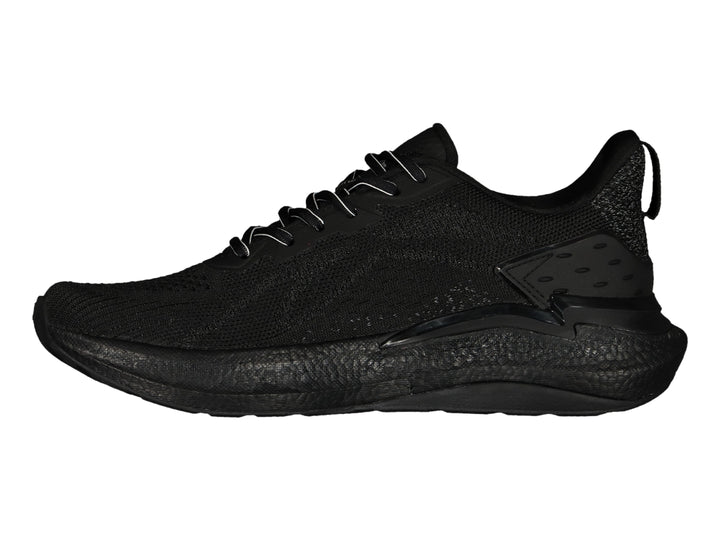 Tenis deportivo Charly color negro con tejido transpirable y suela gruesa.