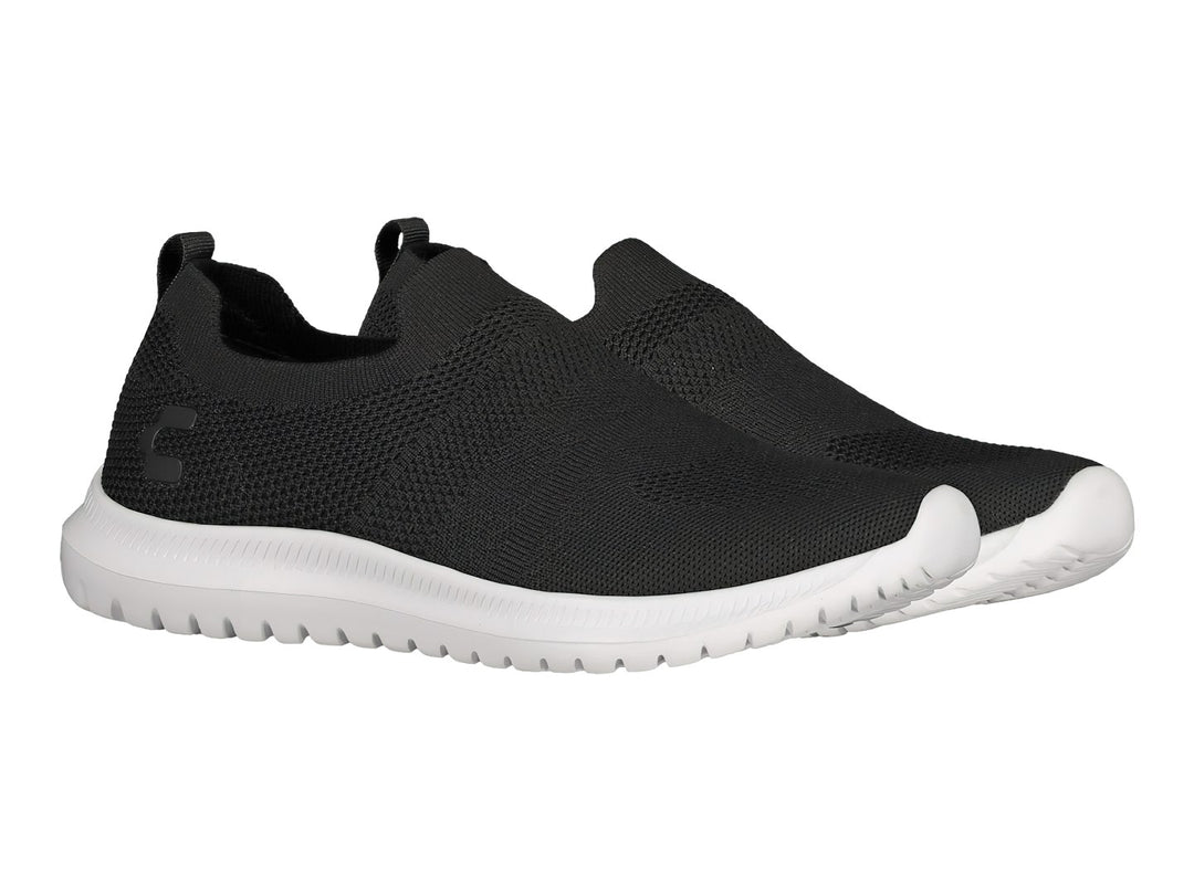Par de tenis deportivos Charly estilo slip-on en color negro con suela blanca contrastante.