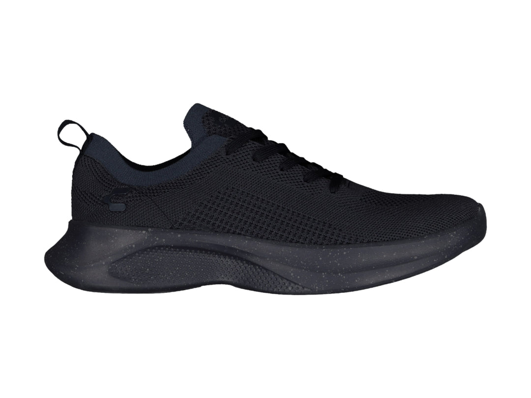 Tenis deportivos color negro con tejido transpirable y suela sintética.