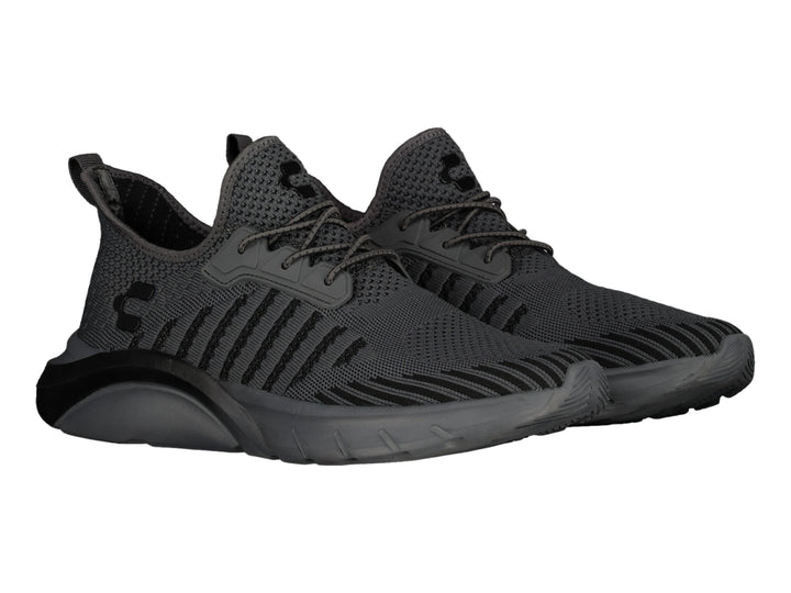 Tenis deportivos Charly de color negro con tejido transpirable y suela gruesa.