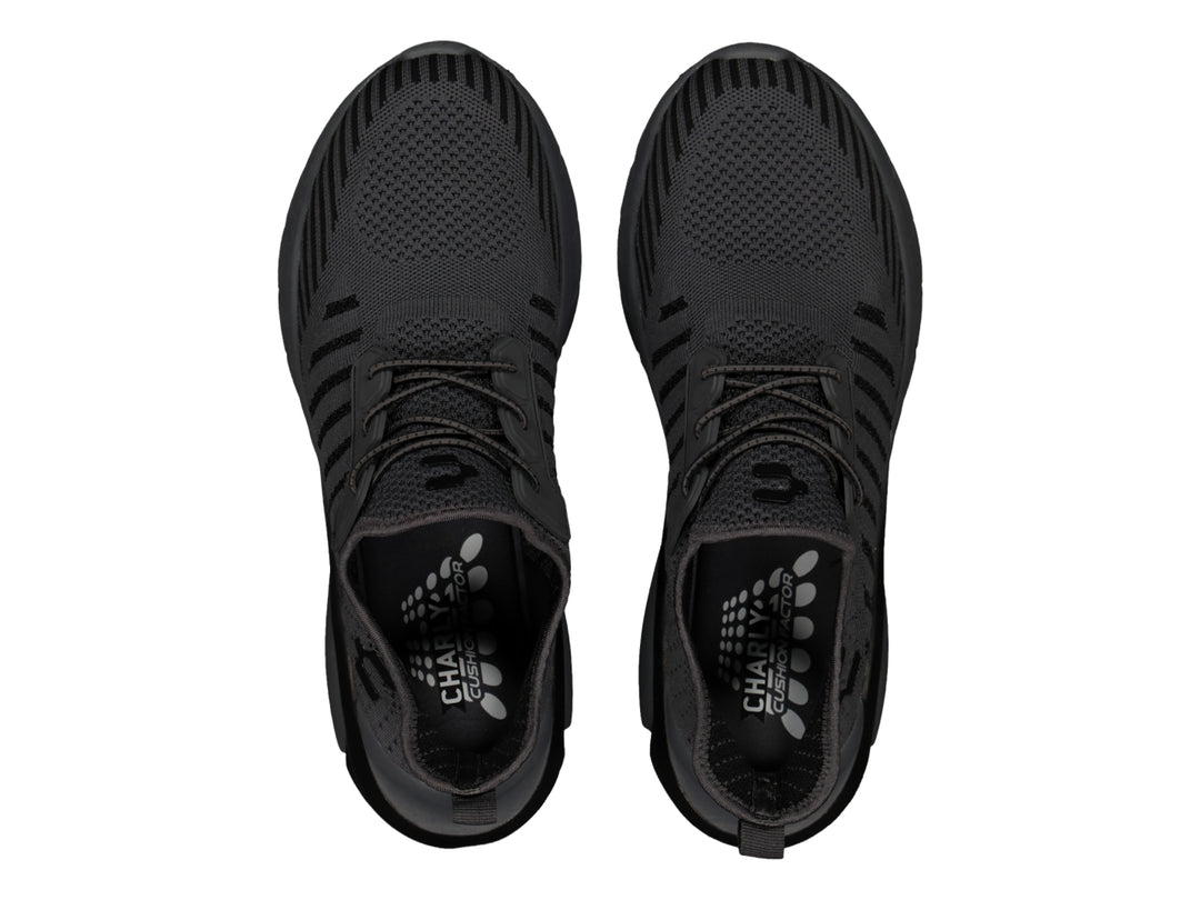 Tenis deportivos Charly de color negro con tejido transpirable y suela gruesa.